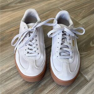 Puma Women’s Platform Sneakers size 8 lavender and white